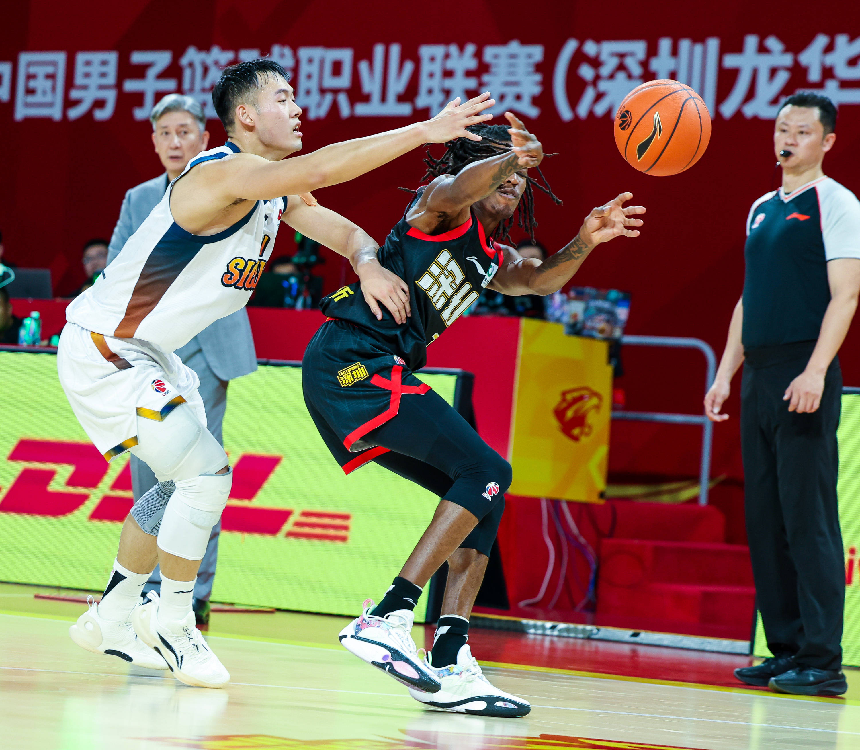 开云体育官方-重磅！广厦男篮临场应变备战德国杯巴塞罗那转会期止住颓势，皇家马德里外线爆发备战社区盾